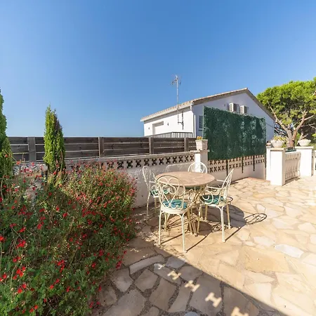 Villa Cosy House With A Large Outdoor Area *