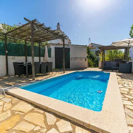 Villa Cosy House With A Large Outdoor Area