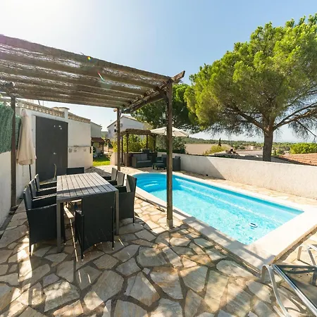 Villa Cosy House With A Large Outdoor Area